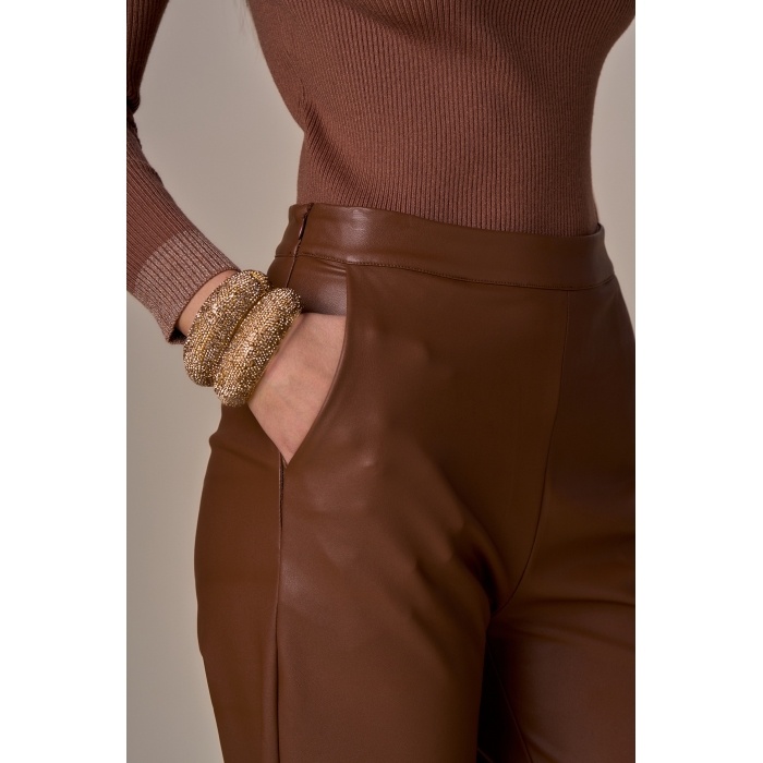 Pantalone largo simil pelle