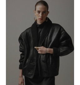 The Classic Shearling Crop Black