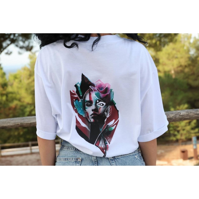 Stefania Shirt Over: La Caduta della Foglia - Simbolo di Crescita e Rinnovamento